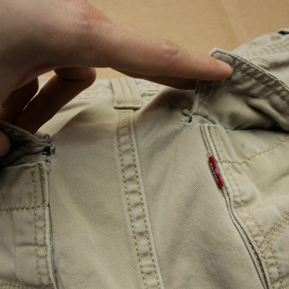Levis Vintage Cargo Shorts Mens Sz 32x11 Beige Baggy Distressed Utility Y2K
